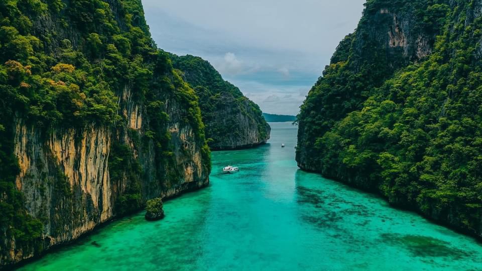 Phi Phi +Maya Bay +Pileh Lagoon + Maiton Island (Sunset) Tour by WHALE SHARK BOAT with Slider (VIP SERVICES)