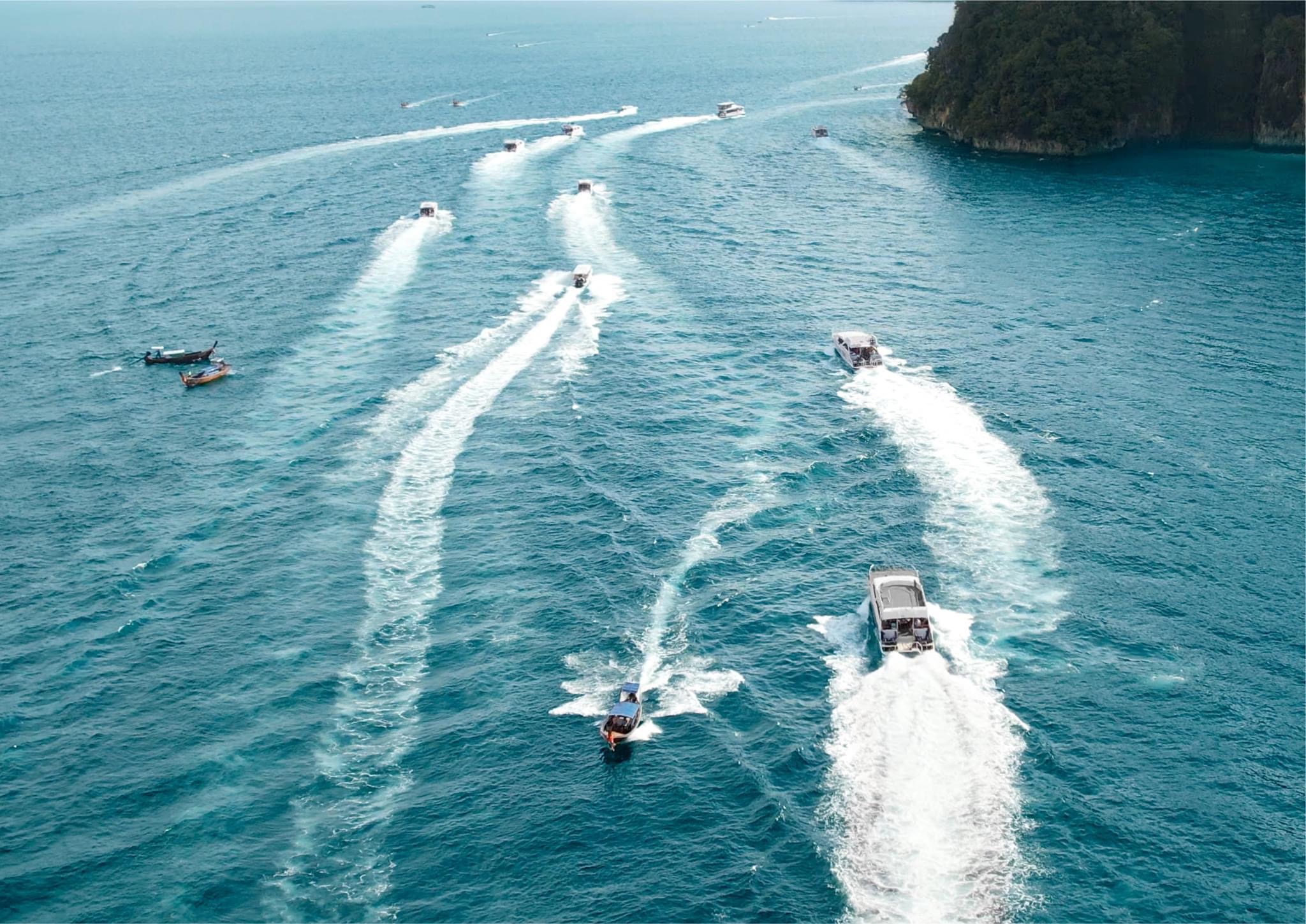 Phi Phi + Maya Bay + Khai Islands All Exclusive Tour by Speed Boat (Pick up at 8 AM)