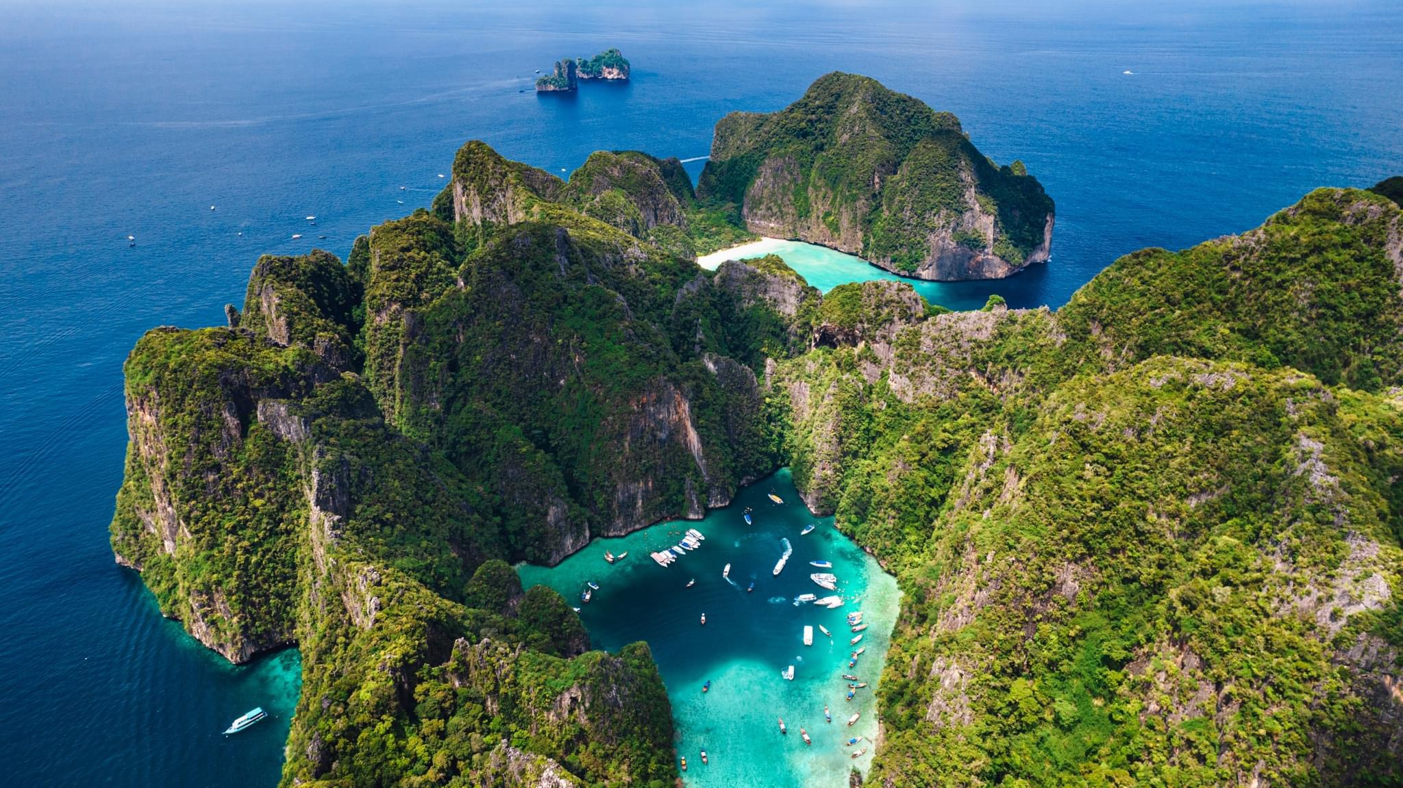  Phi Phi Island Tour by Speedboat (VIP Services) Pick up at 9 AM